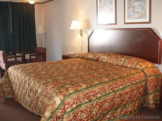 Red Carpet Inn Greensboro Buitenkant foto